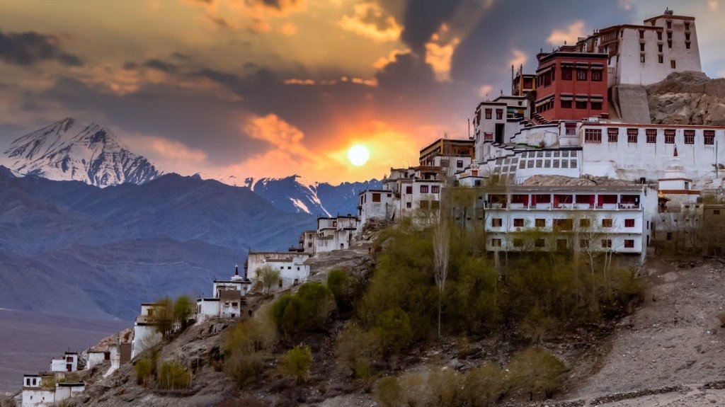 Leh Nubra Pangong Expedition photo 3